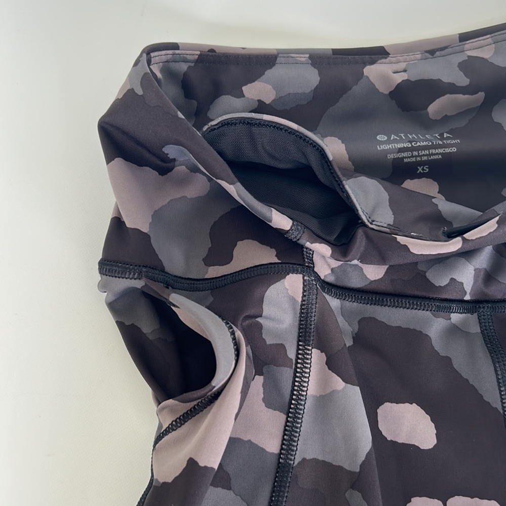 Athleta Lightning Camo 7/8 Tight Size XS - Picture 8 of 11